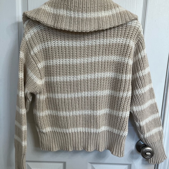 American Eagle Outfitters Tan and Cream Sweater - Picture 2 of 3